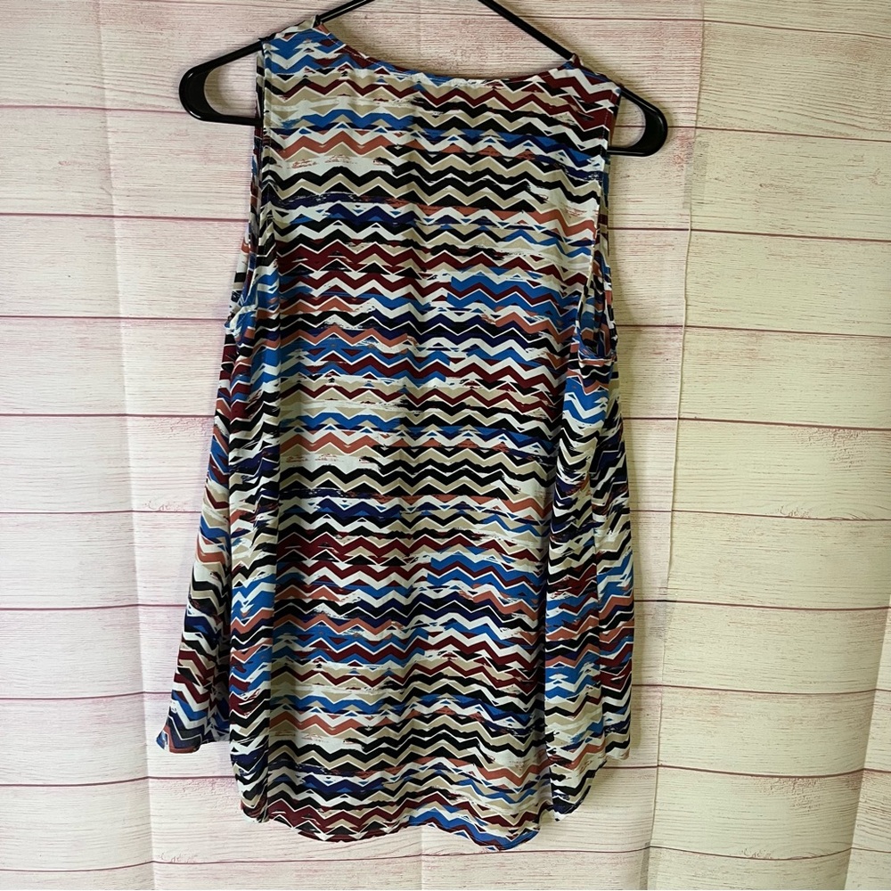 Vince Camuto MultiColor Print Sleeveless Top Size Medium - Picture 4 of 4